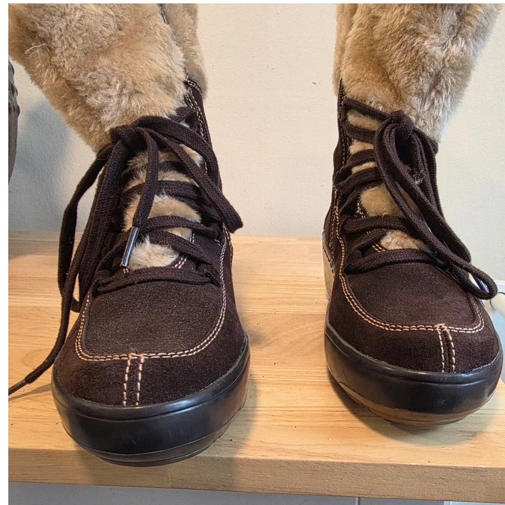 Baretraps Furry Brown Suede Faux Fur Lined Lace Up Side Zip Winter Boots 7.5M